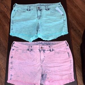 #T951 - NWOT - Torrid Bundle of 2 Jean Shorts with Frayed Hem -18W